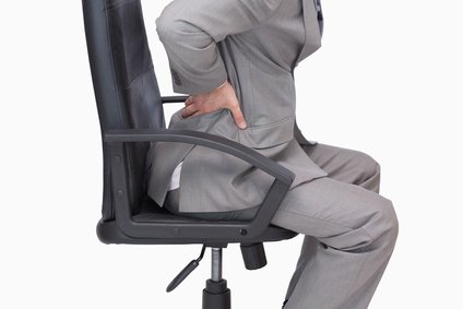 商人坐长时间经历的背部疼痛。